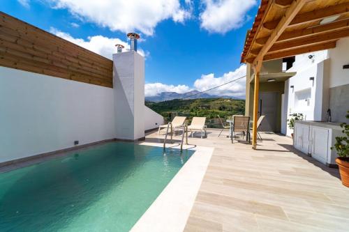 Cretan Country Villa with Shared pool in Agia Varvara