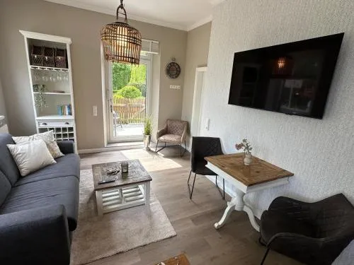 Alte Schule in Vitzdorf im Hamptons-Stil mit großer Terrasse und Strandkorb! in Fehmarn, Deutschland