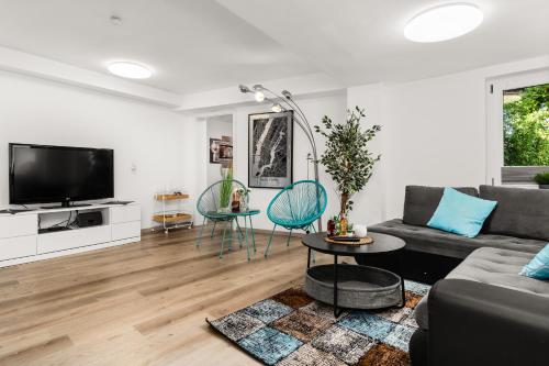 MOLA Apartments-Ferienwohnung für 5 Personen-separater Eingang-Gratis Parkplatz-Terrasse-Grill-Highspeed WLAN-auch für Langzeit geeignet in Wetter Ruhr, Deutschland