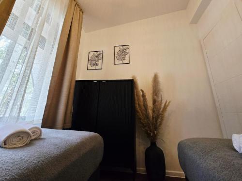 2 bedrooms, 4 beds