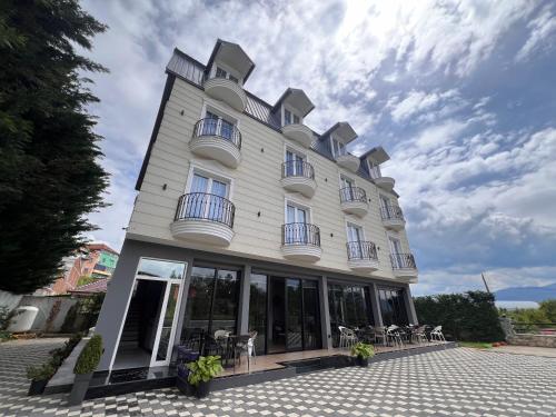 Mont Blanc Hotel in Пешкопия