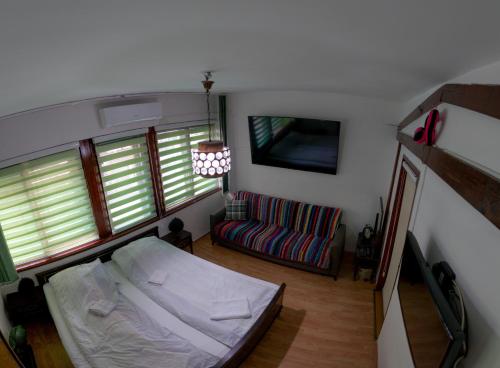 Pink Hudini Home