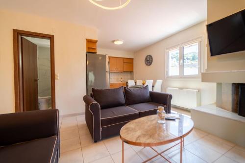 Cretan Country Villa with Shared Pool 2 in Agia Varvara