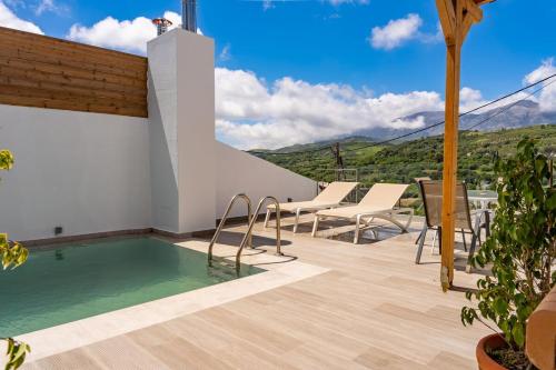 Cretan Country Villa with Shared Pool 2 in Agia Varvara