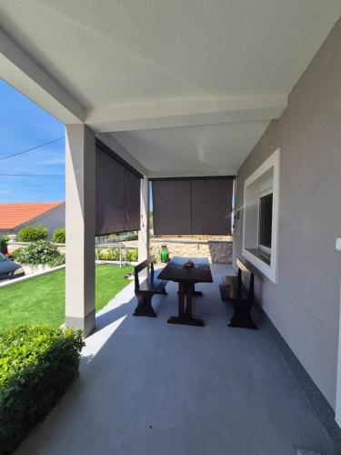 Apartments Tonći – Tribunj, VA