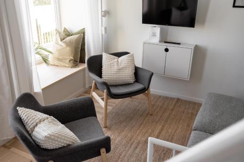 Waterfront Cabins Studio Apartments - image 5