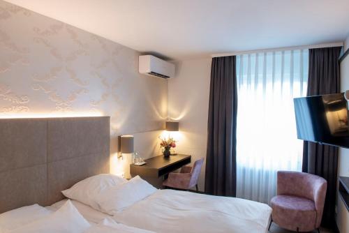 Double room, private bathroom