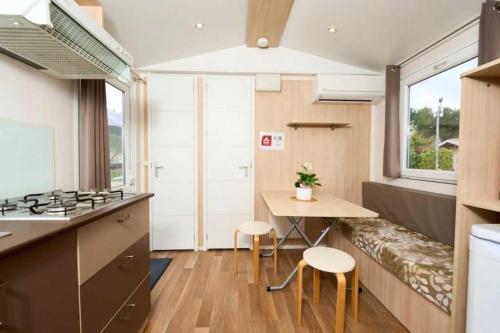 2 bedrooms, 3 beds