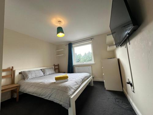 2 Bed & 2 Bath-Flat-Driving Distance to Edinburgh in ลิฟวิ้ง