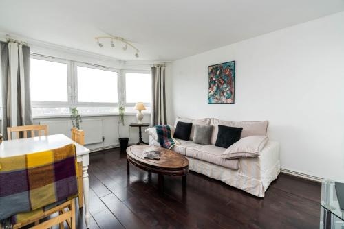 A Skyhigh Stay for 2 in Vauxhall London - image 12