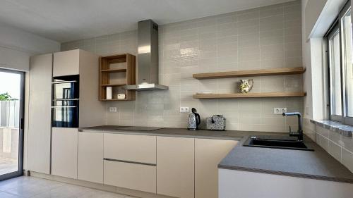 Kitchen, Cruzeiro by Check-in Portugal in Ferrarias