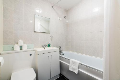 A Skyhigh Stay for 2 in Vauxhall London - image 13