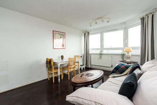 A Skyhigh Stay for 2 in Vauxhall London - image 14
