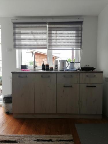 Konyha, Studio 28 in Bajina Basta