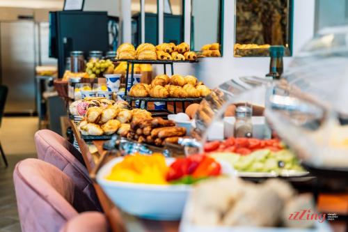 Mat och dryck, Yolanda Boutique Suites by Zzzing in Cospicua