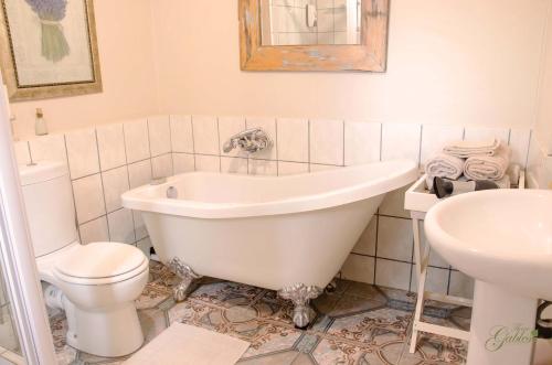 Three Gables Guesthouse – Upington, NM