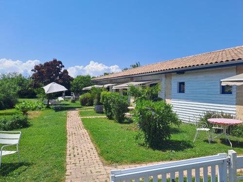 Vista exterior, La Cadournaise in Pauillac