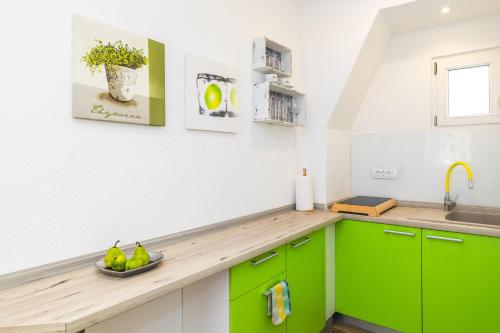 Studio Apartment image 10