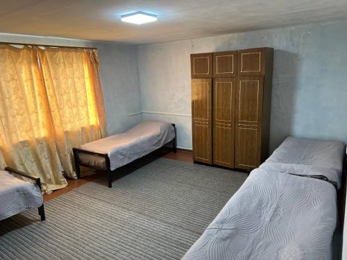 5 twin beds