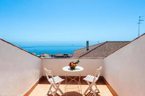 Spacious Apartment with Sea View in Aci Castello