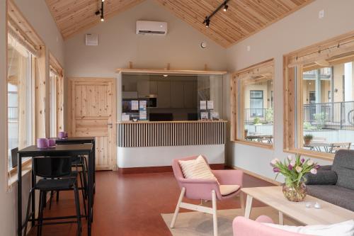 Vestíbulo, Waterfront Cabins in Suburbs