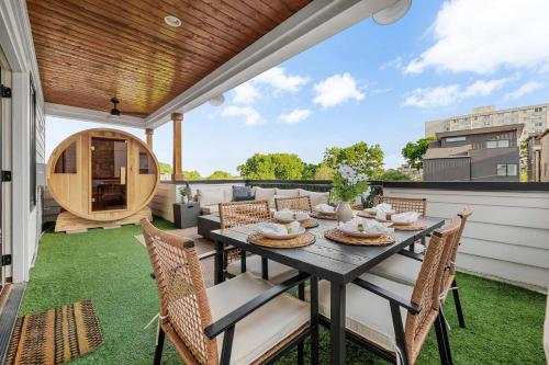 The Waylon - Newly Redesigned, Rooftop with Sauna