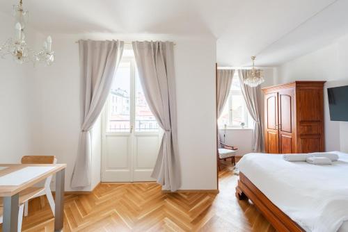 Little Chateau, Praha