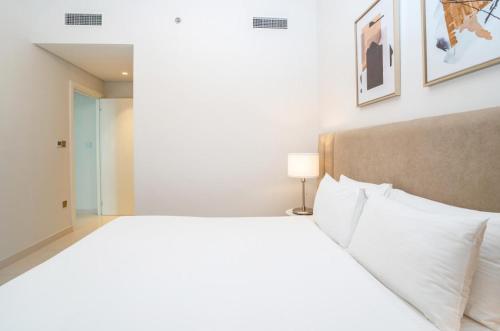 HomesGetaway-Luxury 2Br Apartment in Beach Vista Tower 2, Дубай (фото 2)
