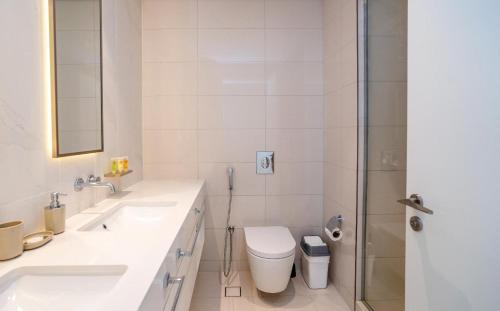 HomesGetaway-Luxury 2Br Apartment in Beach Vista Tower 2, Дубай (фото 6)