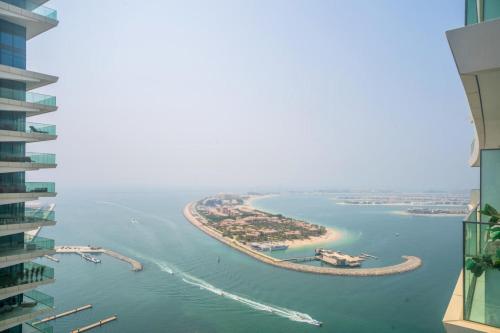 HomesGetaway - Luxury 2BR Apartment in Beach Vista - image 6