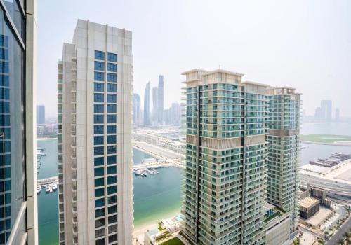 HomesGetaway - Luxury 2BR Apartment in Beach Vista - image 13