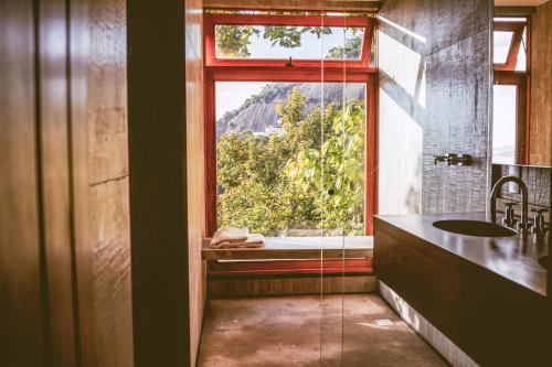 King Room with Mountain View image 1