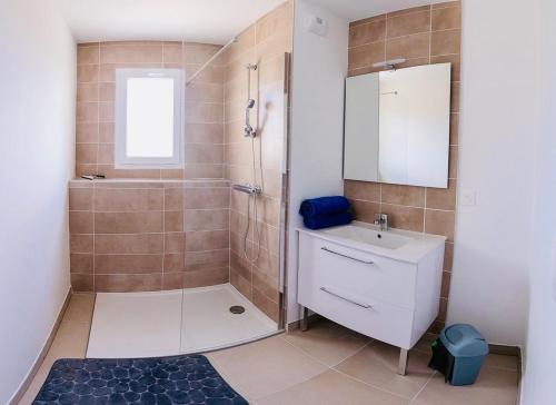 LE 209, 3min à pieds de la Plage, tout confort, Terrasse, 2 Parking privée, Vias (fotografie 10)
