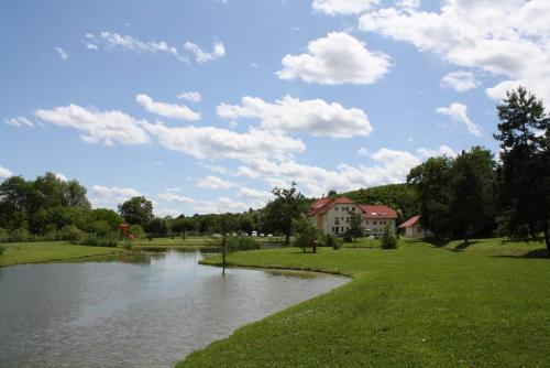 Csicsergő Szabadidőközpont (Csicsergo Szabadidokozpont) in Petrikeresztur