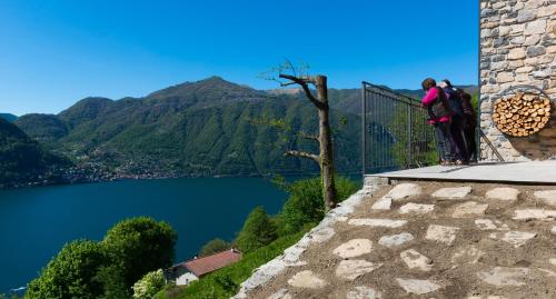 Balkons/terase, Tra Lago e Montagna Baita la Morena in Nesso