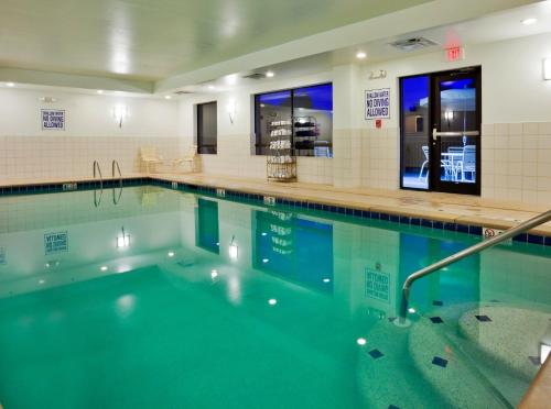 泳池, Holiday Inn Express Hotel & Suites Kodak East-Sevierville By IHG in 卡特里次堡