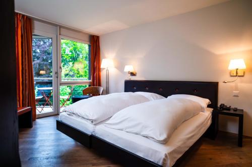 2 twin beds