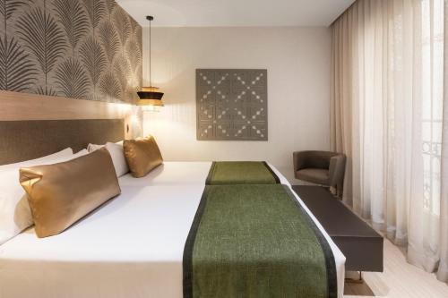 Double or Twin Room image 2