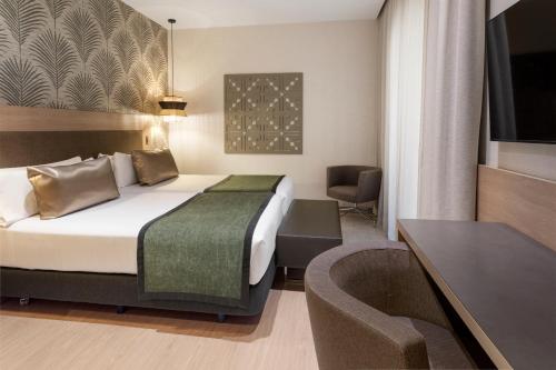 Double or Twin Room image 4