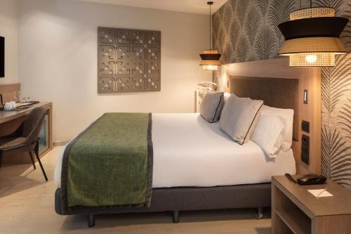Double Room with Terrace room in Catalonia Atocha
