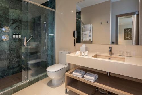 Double Room with Terrace image 4