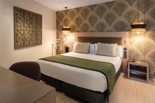 Double Room with Terrace image 2