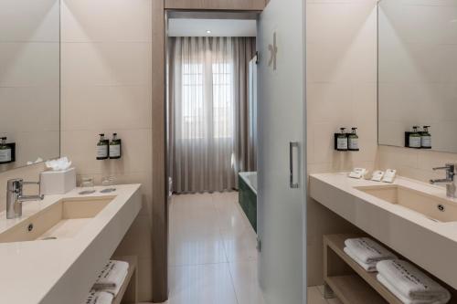 Superior Double Room with Terrace image 4