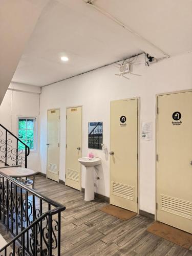Comfy Crib Hostel – Bangkok, NY