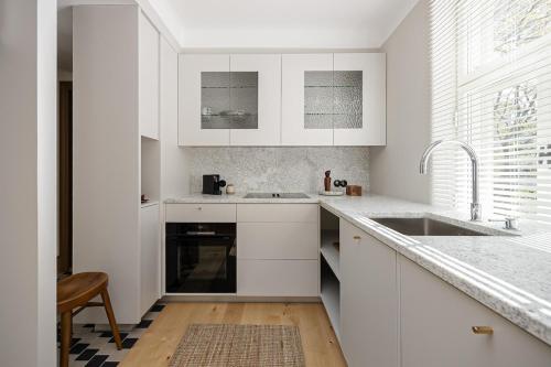 Modern central flat in a green courtyard, Tallinn (photo 2)