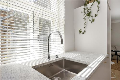 Modern central flat in a green courtyard, Tallinn (photo 4)