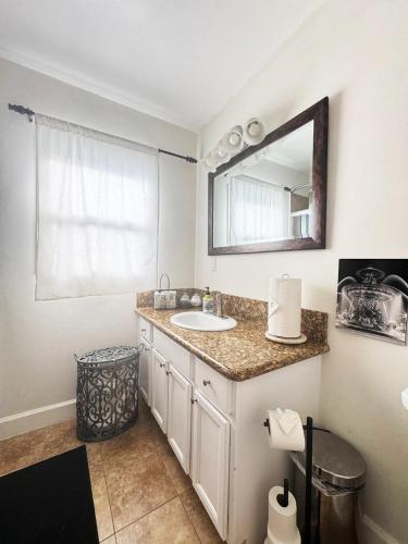 Charming 3BR House - Hal-UC, Los Angeles (fotografie 5)