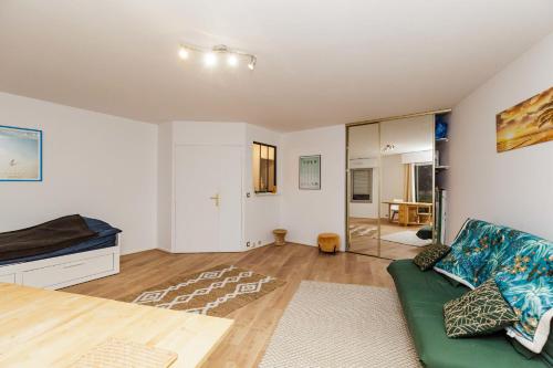 Apartment near Buttes Chaumont - image 11