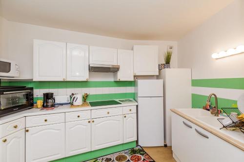 Apartment near Buttes Chaumont - image 6
