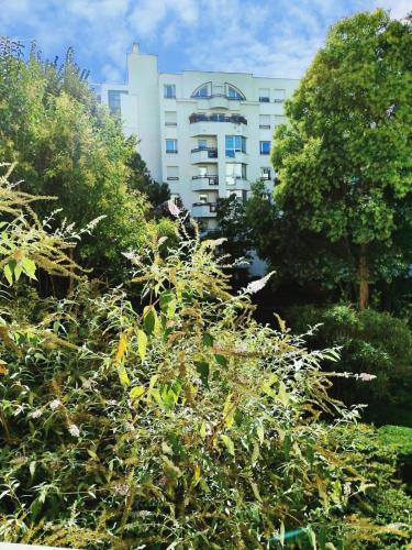 Apartment near Buttes Chaumont - image 10